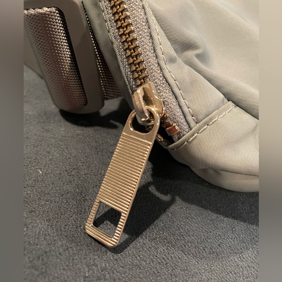 Lululemon Everywhere Belt Bag Chambray - Picture 2 of 9